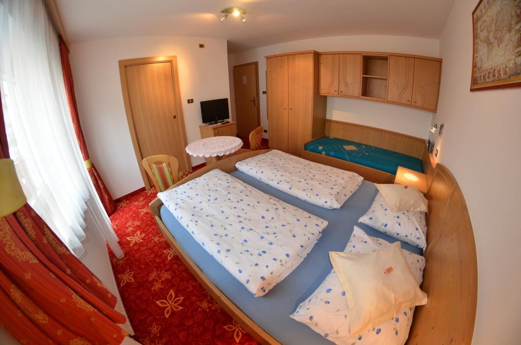 Garni Ossi Bed & Breakfast Santa Cristina Val Gardena Bilik gambar